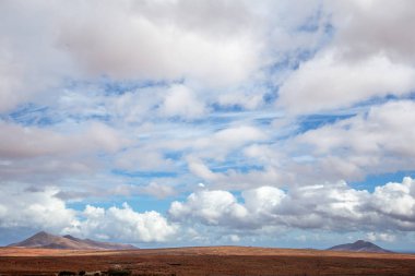 Fuerteventura 'da çöl manzarasında manzaralı panoramik manzara