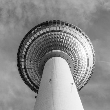 Berlin 'deki Fernsehturm (TV Kulesi), Almanya' da siyah beyaz