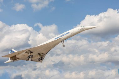 Sinsheim, Almanya - 30 Ağustos 2023: Sinsheim, Almanya 'daki teknoloji müzesinde Concord Fransız uçağı.