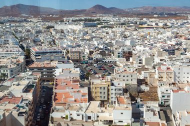 Arrecive, İspanya - 9 Eylül 2015: Arrecife ve Lanzarote yanardağlarına bakın