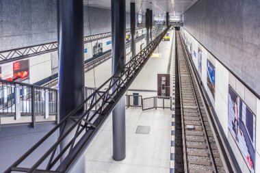 Berlin, Almanya - 27 Ekim 2014: Berlin Merkez Tren İstasyonu, Almanya. 85x120 mt yüzey alanı ile Berlin 'in ana tren istasyonudur..
