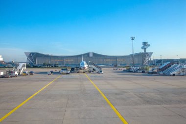 Frankfurt, Almanya - 17 Temmuz 2014: Frankfurt uluslararası havaalanında Lufthansa teknik bakım ve montaj salonu.