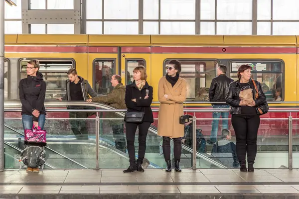 Берлин Германия Октября 2014 Года Передвижение Людей Станции Метро Алексис — стоковое фото