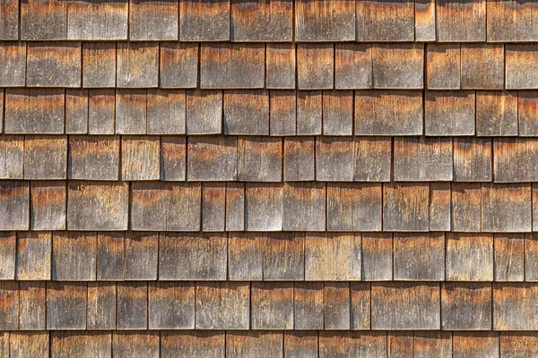 ドイツのアルプスの小屋の木製のシングルの背景 — ストック写真
