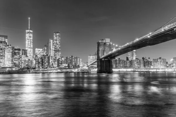 美国纽约市曼哈顿海滨的夜晚 — 图库照片