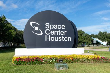 Houston, ABD - 21 Ekim 2023: Houston Uzay Merkezi 'nin Houston Uzay Merkezi girişindeki işaret levhası