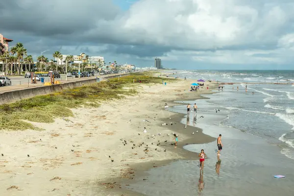 Galveston Usa October 2023 People Enjoy Beautiful Sandy Beach Gulf — Stock Photo, Image