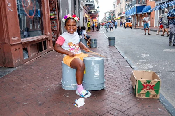 New Orleans Usa October 2023 Young Girl Plays Drums Plastik — Stock Photo, Image