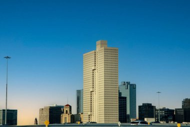 Fort Worth 'un ufuk çizgisi 30. Otobandan kasabaya girerken.