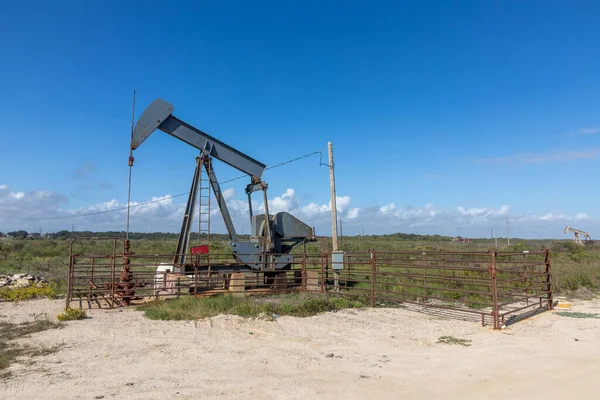 美国得克萨斯州加尔法敦附近的油田 — 图库照片
