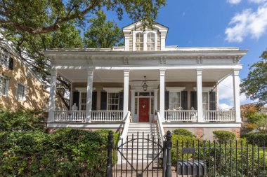New Orleans 'ın en eski ve en ünlü mahallelerinden birinin güzel mimarisi ve derin tarihi Louisiana' nın Bahçe Bölgesi.