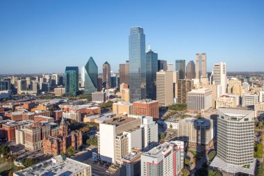 Dallas, Teksas, ABD 'de öğleden sonra gökyüzü manzaralı.