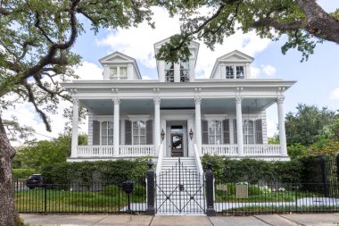 New Orleans; ABD - 26 Ekim 2023: Randolph Wing House, Louisiana, ABD. Louisiana, Garden District 'teki en eski ve en ünlü mahallelerden biri..