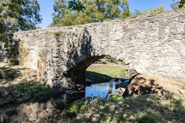 San Antonio Mission Trail 'deki su kanalına bakın, bir Unesco dünya mirası alanı, Teksas