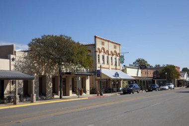 Boerne, ABD - 2 Kasım 2023: Boerne, Teksas, ABD 'de batı tarzı ve dekorasyonlu eski vintage binalar.
