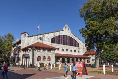 Fort Worth, Teksas - 4 Kasım 2023: Ünlü Stockyard 'daki Live Stock Exchange binası şu anda North Fort Worth Tarih Topluluğu Müzesi' ne ev sahipliği yapmaktadır.,