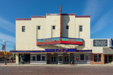 Fort Worth, ABD - 5 Kasım 2023: Fort Worth 'da eski klasik sinema isis Lone Star film festivali reklamları.