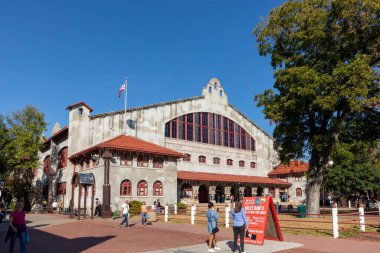 Fort Worth, Teksas - 5 Kasım 2023: Ünlü Stockyard 'daki Live Stock Exchange binası şu anda North Fort Worth Tarih Topluluğu Müzesi' ne ev sahipliği yapmaktadır.,