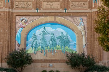 Fort Worth, Teksas - 5 Kasım 2023: Cowgirl Müzesi 'ndeki depo resimleri ve Fort Worth, ABD' deki onur listesi.