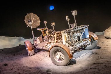 Houston, ABD - 22 Ekim 2023: Houston, Teksas 'taki Lyndon B. Johnson Uzay Merkezi' ndeki Yıldız Gemisi Galerisi 'nde. Lunar Gezgin Araç Eğitmeni 'ni kapat.
