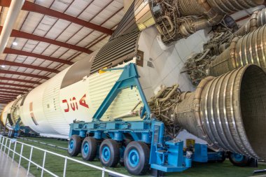 Houston, ABD - 22 Ekim 2023: Houston, TX, ABD 'deki Houston Uzay Merkezi' ndeki Apollo roketinin roket başlığı.
