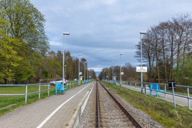 Zempin 'deki Baederbahn adlı tren istasyonunda, Almanya' nın Usedom adasındaki spa-tren istasyonu.