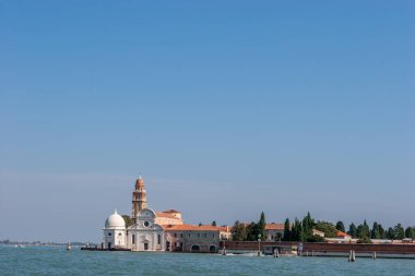 İtalya 'nın Venedik mezarlık adası San Michele adasının manzarası