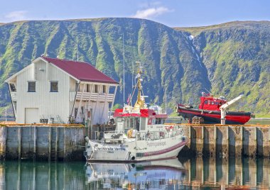Hurtigrouten, Norveç - 9 Temmuz 2009: Arama Kurtarma gemisi det Norske veritas, limanda bir Redningsselskapet.