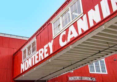 Monterey, ABD - 23 Haziran 2008: Monterey limanındaki eski balıkçılık şirketi.