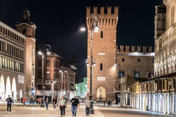 意大利费拉拉 2023年10月26日 意大利埃米莉亚 罗马纳费拉拉的Estense城堡 费拉拉是费拉拉省的首府 费拉拉的夜景 — 图库照片