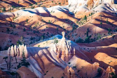 güzel manzara modunda bryce canyon amfi tiyatro, Tapınak, gibi muhteşem taş oluşumu ile öğleden sonra aydınlık rakamlar