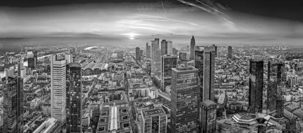 Frankfurt Gökdelenli Gökdelenli Gökyüzü Manzarası Muhteşem Gün Batımı — Stok fotoğraf