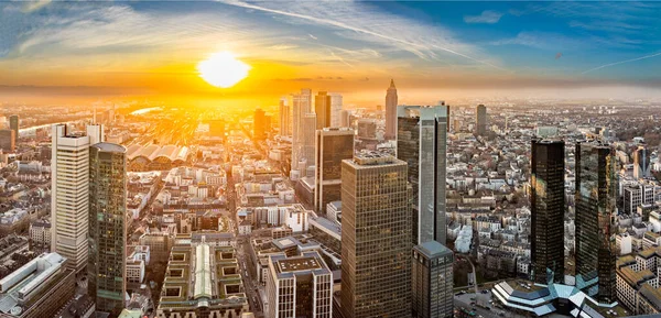 Panoramisch Uitzicht Skyline Van Frankfurt Met Wolkenkrabber Ochtend Spectaculaire Zonsondergang — Stockfoto