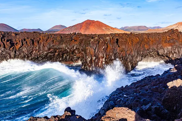 Los Hervideros, lanzarote büyük dalgalar ile kıyı şeridi
