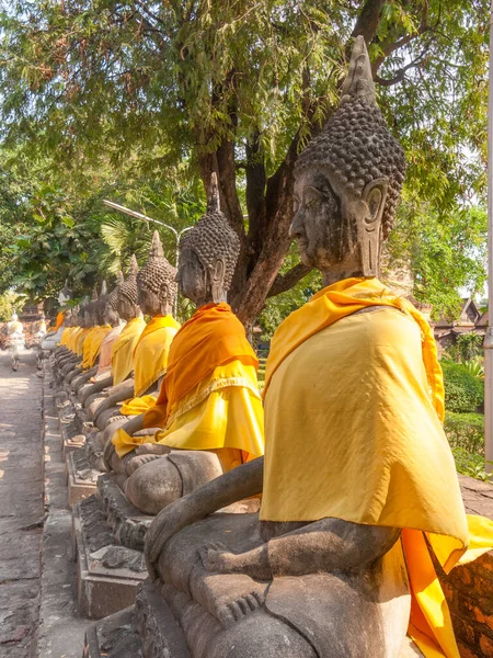 Estatuas Grupales Oración Wat Yai Chai Mongkol Ayutthaya Tailandia — Foto de Stock
