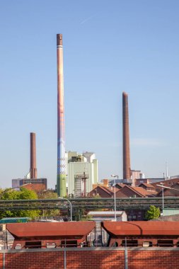 Eski kimyasal üretim tesisi Frankfurt Hoechst 'taki endüstriyel hava sahası artık diğer endüstrilere de yer açıyor.