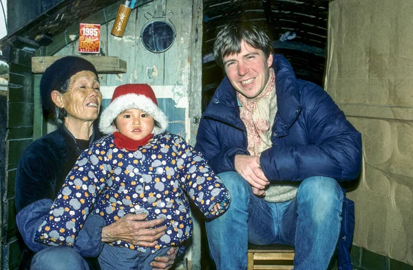 Guilin China November 1987 Western Tourist Invited Selfie Houseboat Gueillin — Stock Photo, Image