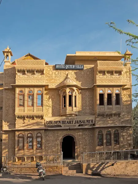 Jaisalmer Indie Lutego 2024 Malownicza Fasada Hotelu Indyjskiej Pustynnej Wiosce — Zdjęcie stockowe