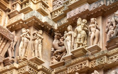 Pali, Rajasthan 'daki Ranakpur Tapınağı Jain Tirthankara Rishabhanatha' ya adanmıştır. Bu tapınak deneysel sevişme sahneleri ve tapınak duvarlarındaki diğer cinsel uygulamalarıyla ünlüdür.