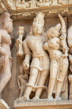 Pali, Rajasthan 'daki Ranakpur Tapınağı Jain Tirthankara Rishabhanatha' ya adanmıştır. Bu tapınak tapınak, tapınak duvarlarındaki cinsel uygulamalarıyla ünlüdür.