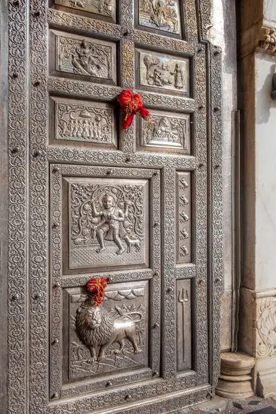 Állatlenyomatok Részletei Mint Patkány Tigris Lenyomatok Deshnoke Templom Ajtaján Rajasthan — Stock Fotó