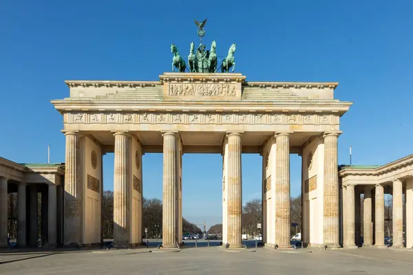 Luonnonkaunis Näkymä Brandenburgin Portille Berliinissä — kuvapankkivalokuva