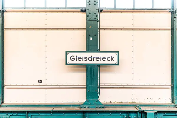 Sinalização Estação Metrô Gleisdreieck Praça Trilhos Metrô Berlim Alemanha Fotografias De Stock Royalty-Free