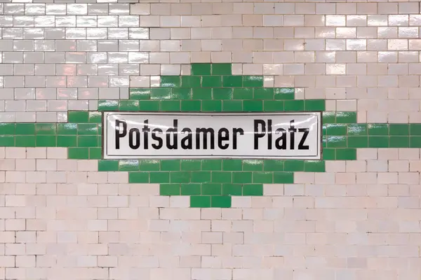 Вывеска Potsdamer Platz Engl Потсдамская Площадь Станции Метро Берлине Германия Стоковая Картинка