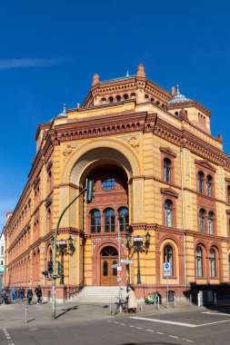 Berlin, Almanya - 19 Mart 2024: Oranienburger Caddesi 'ndeki İmparatorluk Postane Binası (Kaiserliches Postfuhramt).