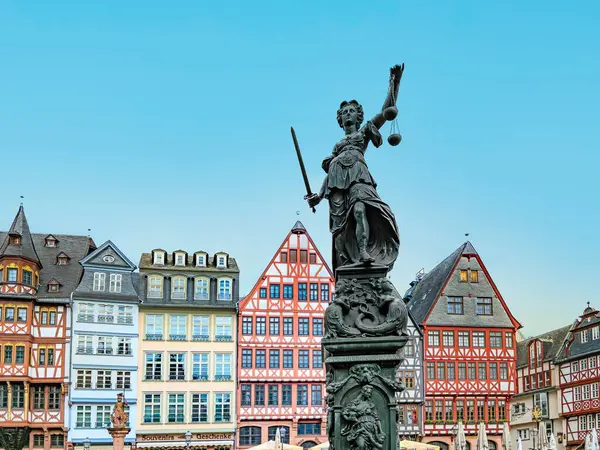 Frankfurt Germany April 2024 Statue Lady Justice Old Fountain Roemer — Stock Photo, Image