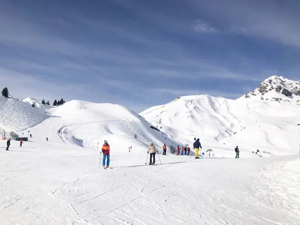 Lech Austria January 2024 People Enjoy Skiing Austrian Alps Lech Jogdíjmentes Stock Fotók