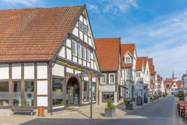 Detmold, Almanya - 11 Mayıs 2024: Eski Detmold kasabasındaki tarihi yarı keresteli evler sabahın erken saatlerinde.