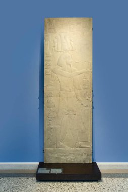 Darmstadt, Almanya - 17 Kasım 2023: Darmstadt, Almanya 'da ilçe müzesini ziyaret. Müze, Yunan nesnelerinden Asurlu kazılara çeşitli nesneler gösteriyor.