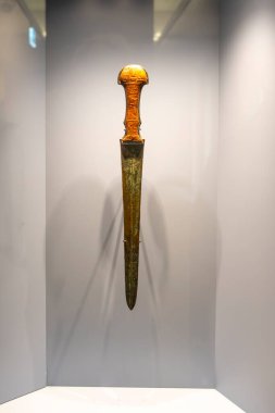 Darmstadt, Almanya - 17 Kasım 2023: Darmstadt, Almanya 'da ilçe müzesini ziyaret. Müze, İsa 'dan 1000 yıl önce Djehuti' nin bıçağı gibi Mısır dönemine ait çeşitli nesneleri gösteriyor..